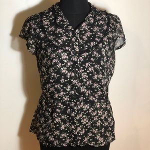 Woman’s shortsleeved blouse